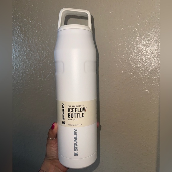 NEW 36oz Stanley Iceflow Bottle with Cap & Carry Lid - White - Picture 2 of 2